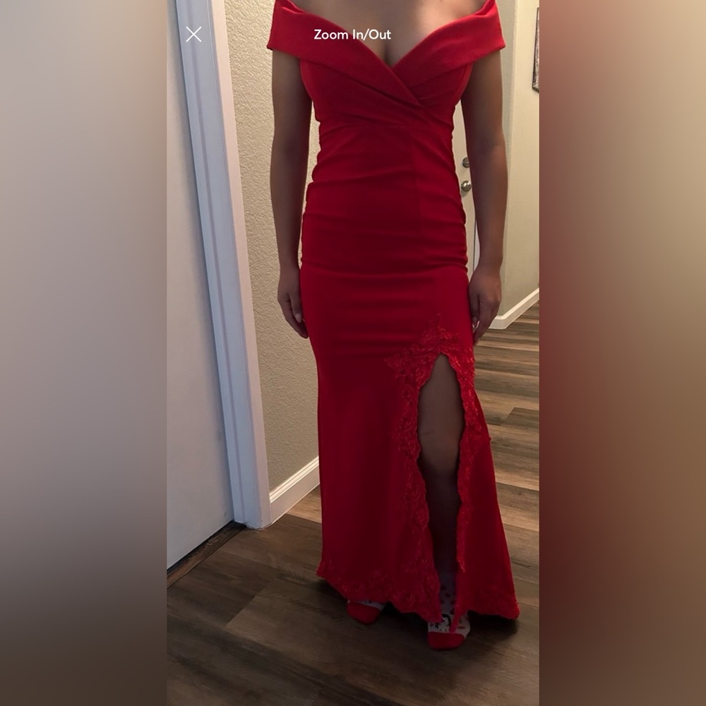 Women long off the shoulder red dress size Small